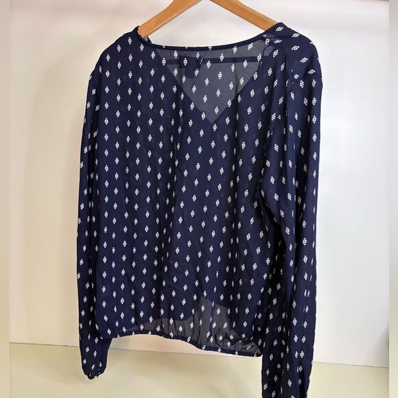 NWT Vixbe Woman’s Shear Faux Wrap Elastic Waist Blouse Navy XL (fits like a LG) - Picture 3 of 3